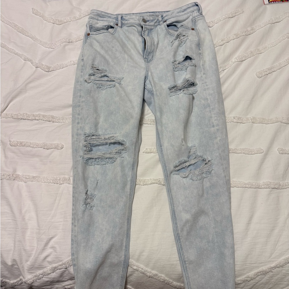 American Eagle Outfitters Light Wash Distressed mom jeans
